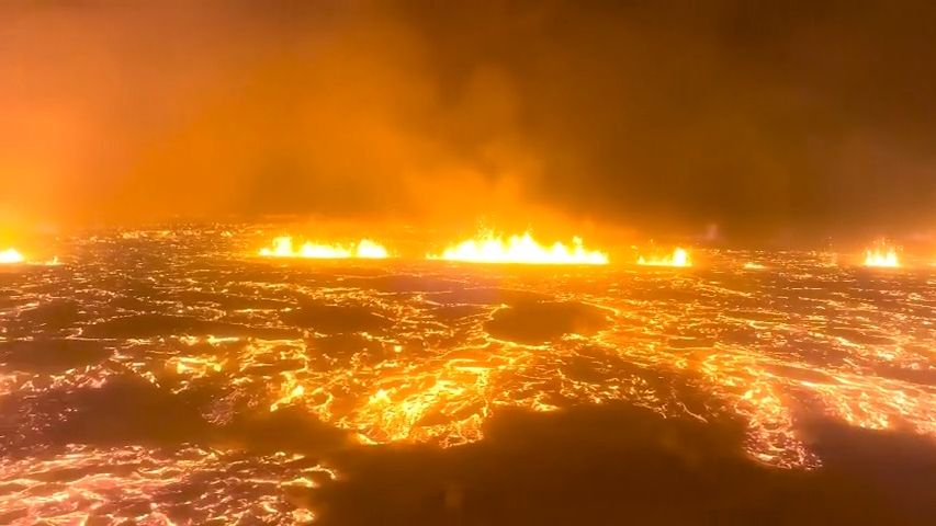 Unikátní záběry: Z vrtulníku natočili erupci lávy z bezprostřední blízkosti